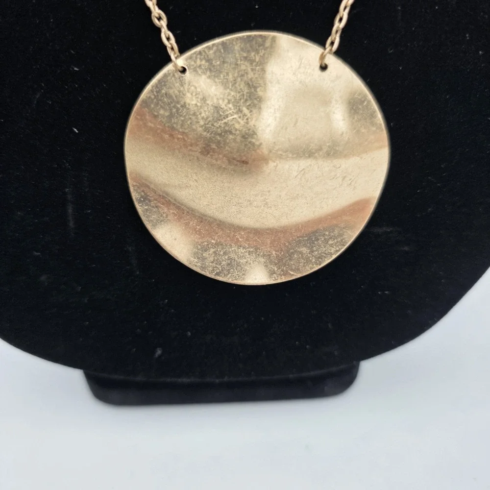 Wavy Brass Tone Meral Large Disc Pendant & Small Discs Chain Necklace 18